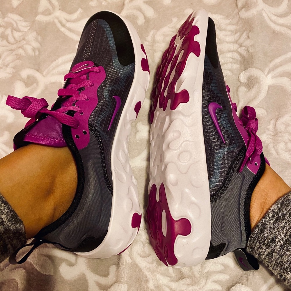 NIKE SHOES